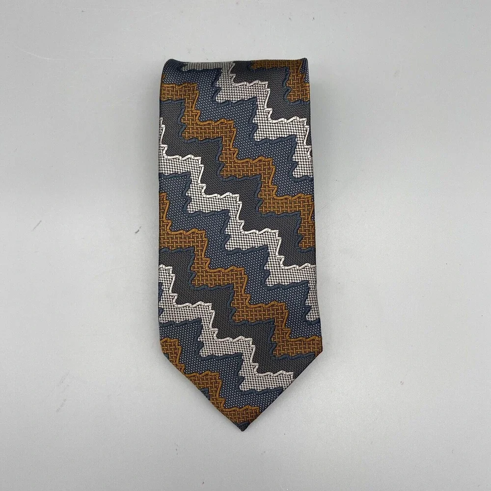 Jhane Barnes Platinum Jacquard All Silk Necktie Dark &Light Gray And Brown 59